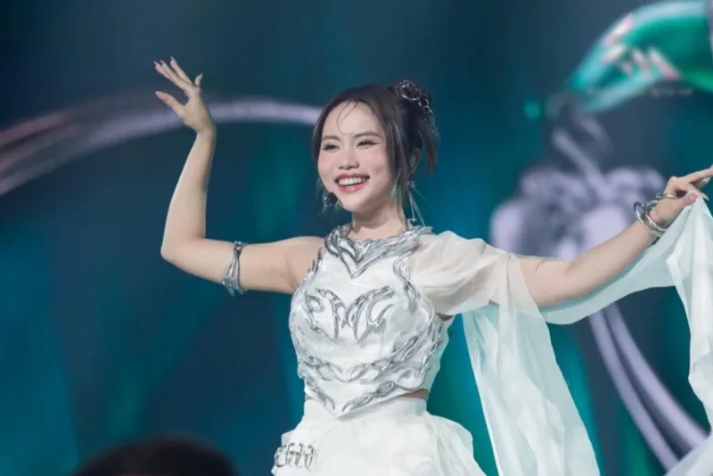 Phương Mỹ Chi đại diện cho thế hệ nghệ sĩ trẻ làm mới âm nhạc truyền thống bằng tư duy sản xuất hiện đại