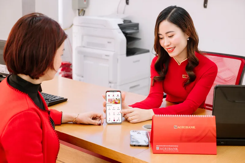 Gửi online có thể được áp dụng mức lãi cao hơn tại quầy, nhưng khách hàng phải kiểm tra ngay trên ứng dụng trước khi xác nhận.