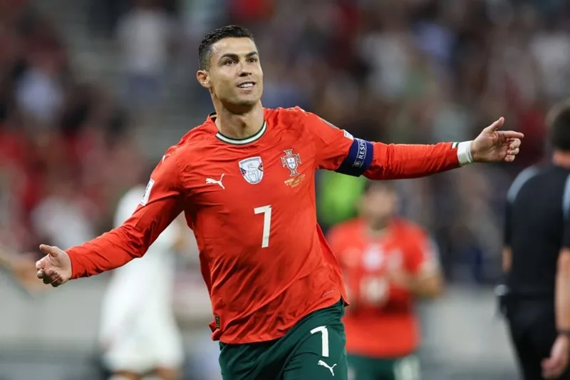 Cristiano Ronaldo – Biểu tượng bất diệt của ý chí vươn lên và nhà sưu tập danh hiệu vĩ đại.