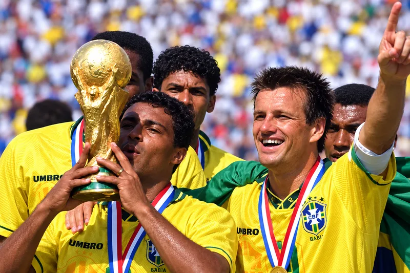 Brazil giành chức vô địch World Cup thứ tư năm 1994 sau loạt luân lưu kịch tính với Italy