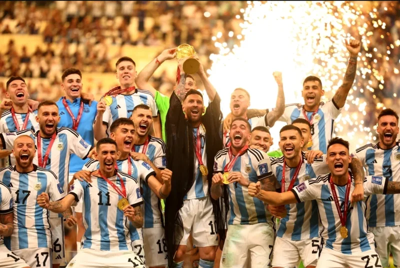 Lionel Messi cùng Argentina vô địch World Cup 2022, mang về danh hiệu thế giới thứ ba cho Albiceleste