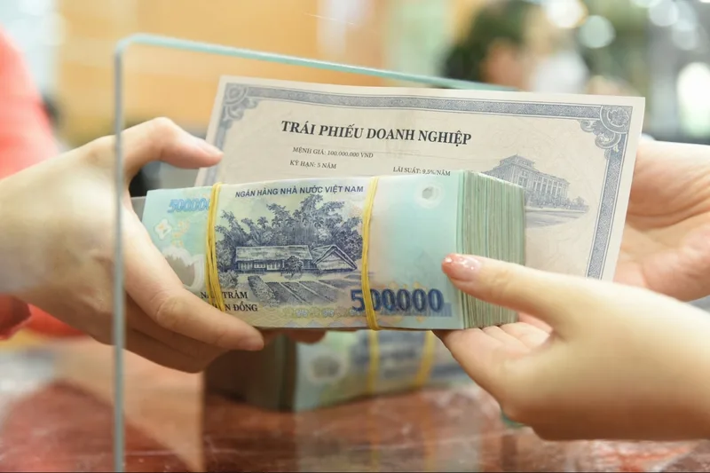 Dòng tiền trái phiếu gồm tiền mua ban đầu, khoản lãi định kỳ và tiền gốc khi đáo hạn