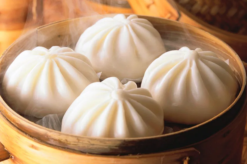 Kết hợp bánh bao hấp với rau xanh và sữa hạt giúp bạn kiểm soát cân nặng hiệu quả.